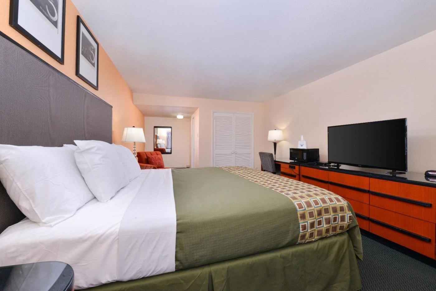 Media Inn & Suites Luaran gambar