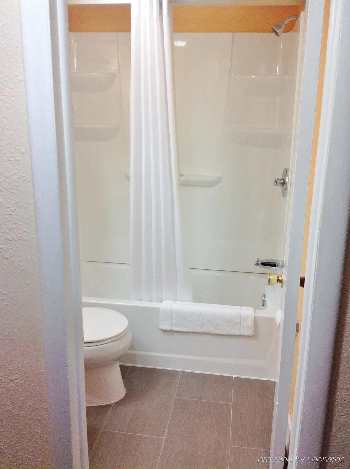 Media Inn & Suites Luaran gambar