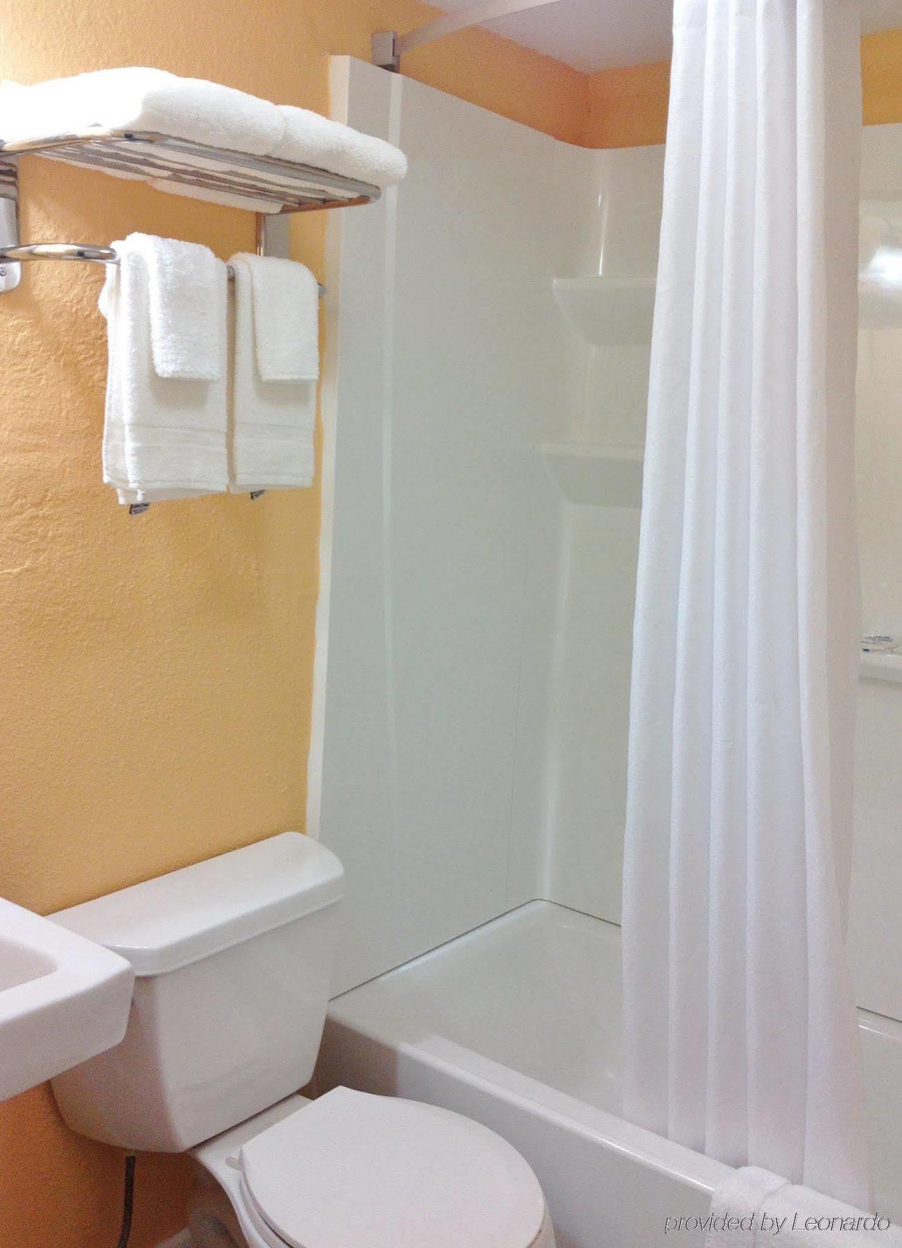 Media Inn & Suites Luaran gambar