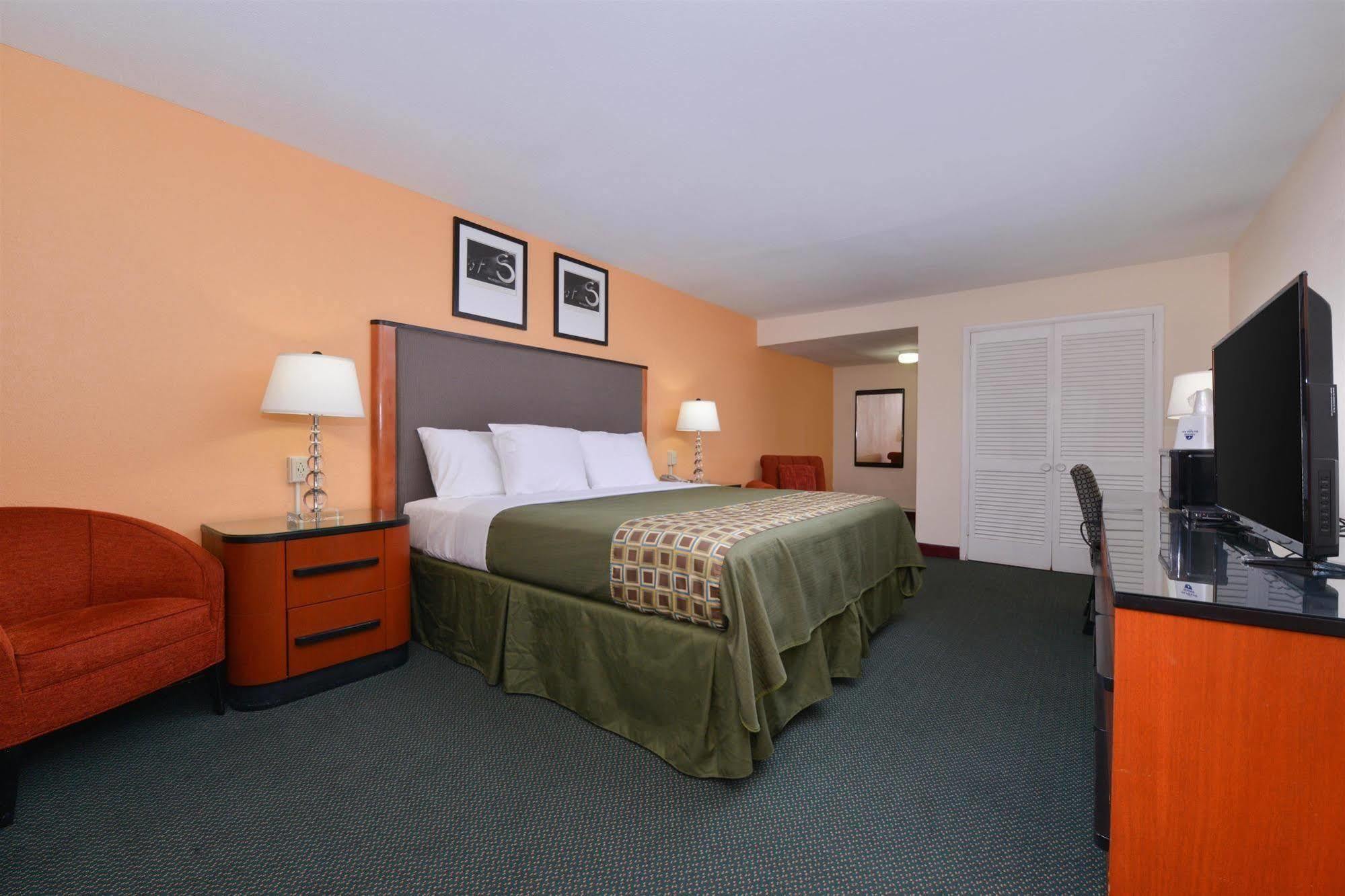 Media Inn & Suites Luaran gambar