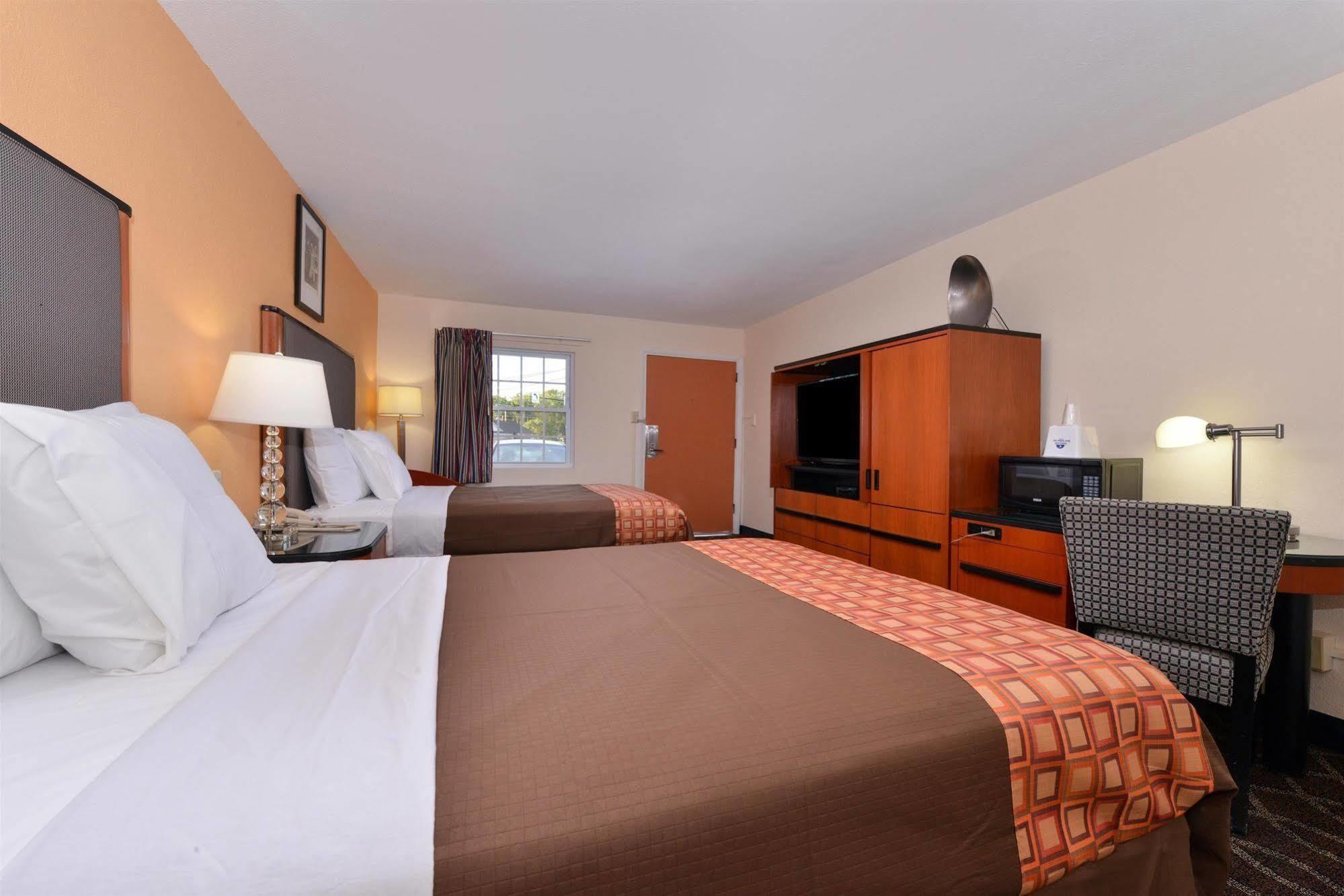 Media Inn & Suites Luaran gambar