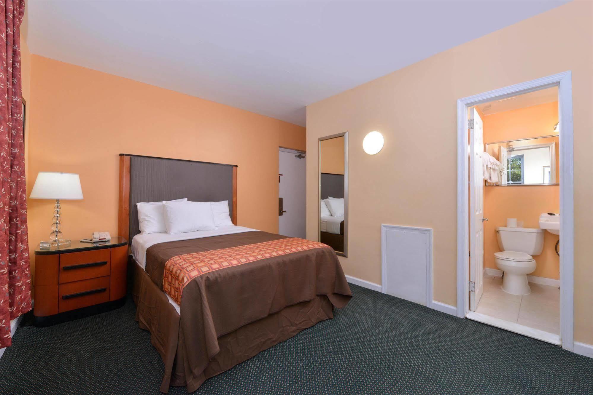 Media Inn & Suites Luaran gambar